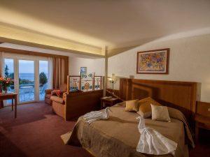 57441342cca2fd020cd8e497 large