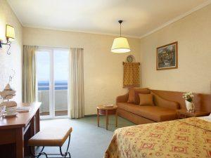 57a1d861cca2fdb96a3e180d large