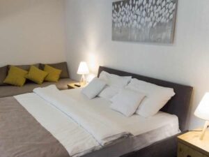 Hotel Board 11