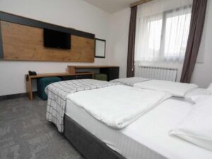 Hotel Board 16