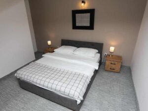 Hotel Board 18